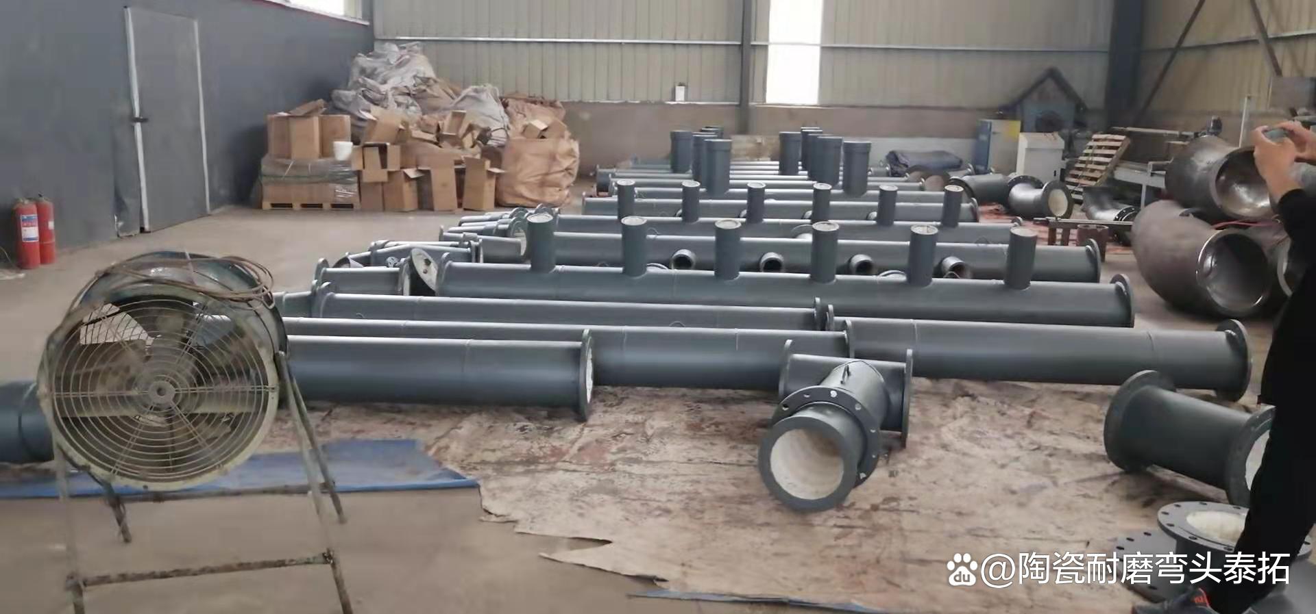 内衬陶瓷耐磨管是一种具有优异耐磨性能的新型管道材料